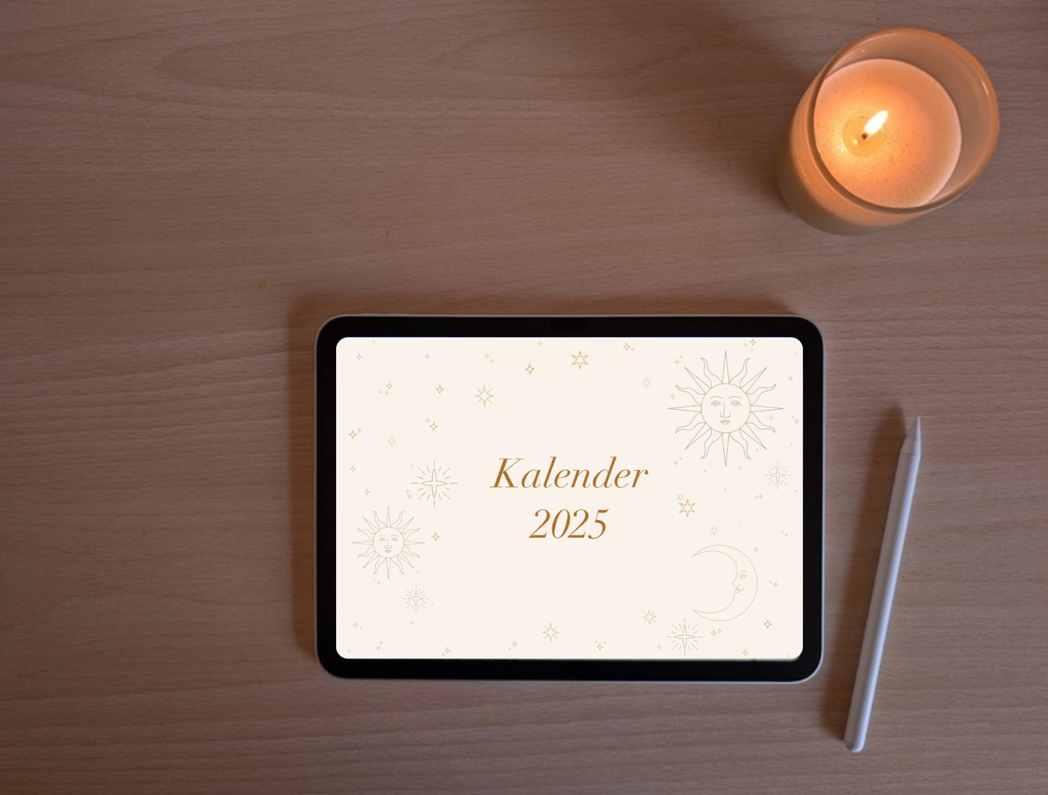 Der Select Kalender auf einem iPad, Apple Pencil und Kerze